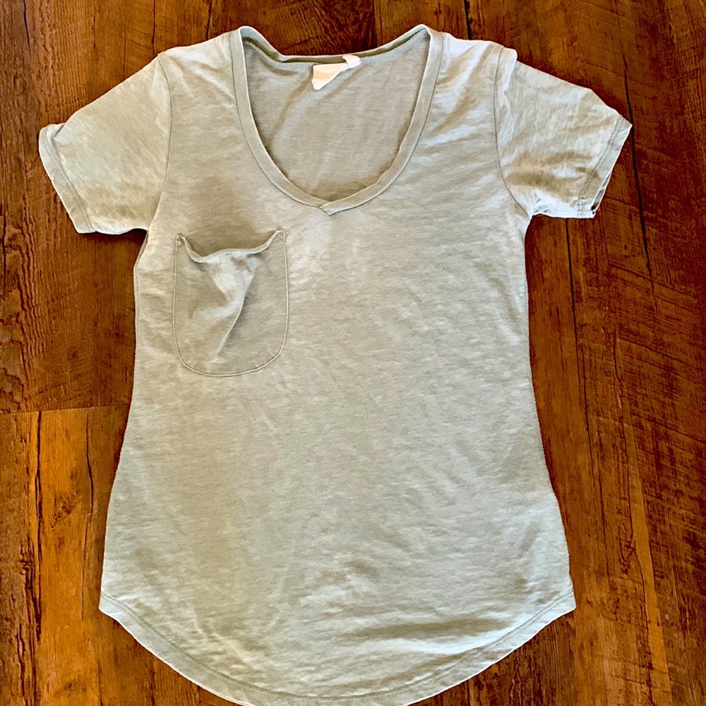 White Crow XS V-neck T-shirt